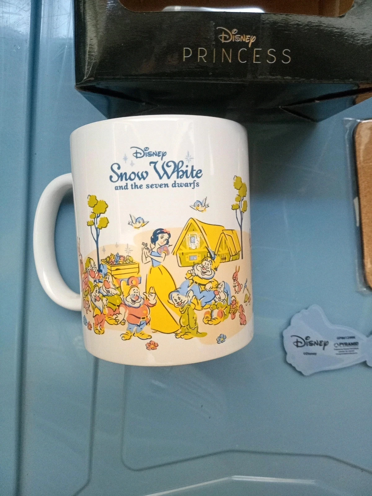 Set de regalo Disney Princesa Blancanieves (Taza, Posavasos, Llavero) – photo 8